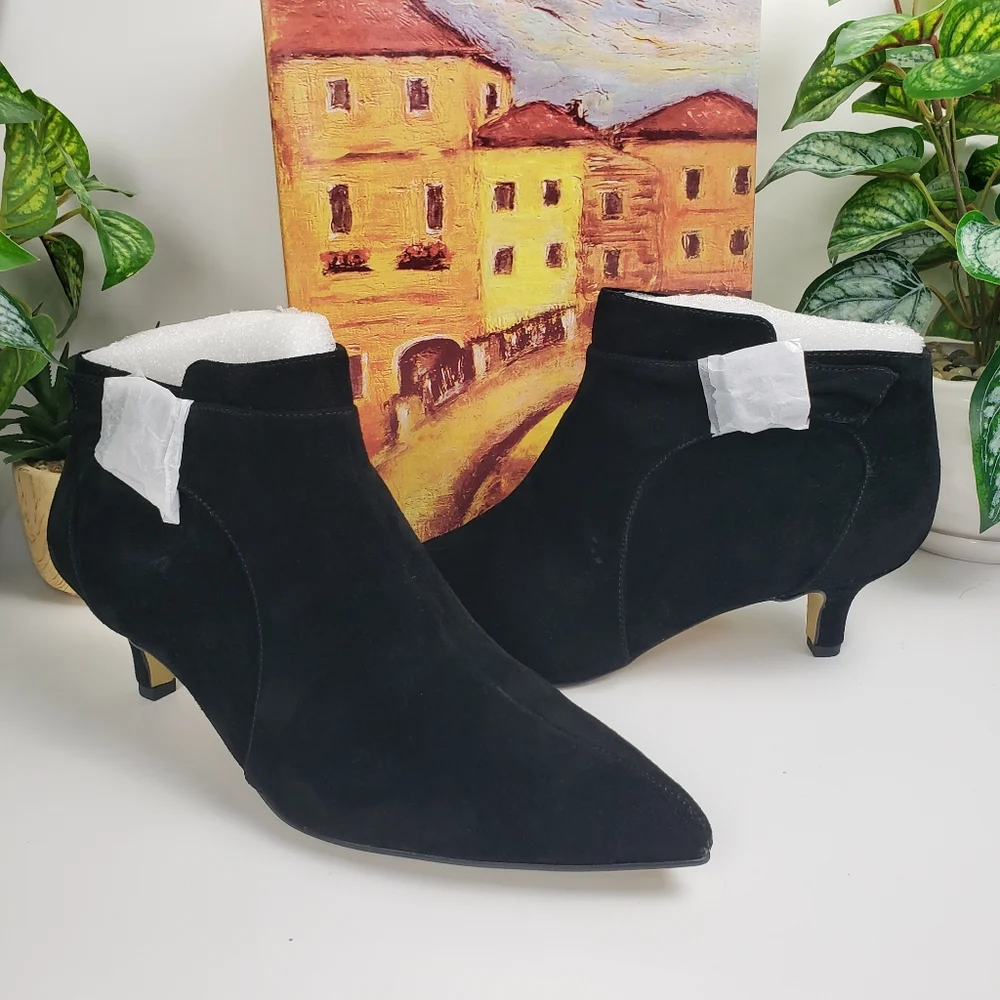 Bella Vita Black Suede Ankle Bootie Leather Rock Revival Bindi NIB sz 10